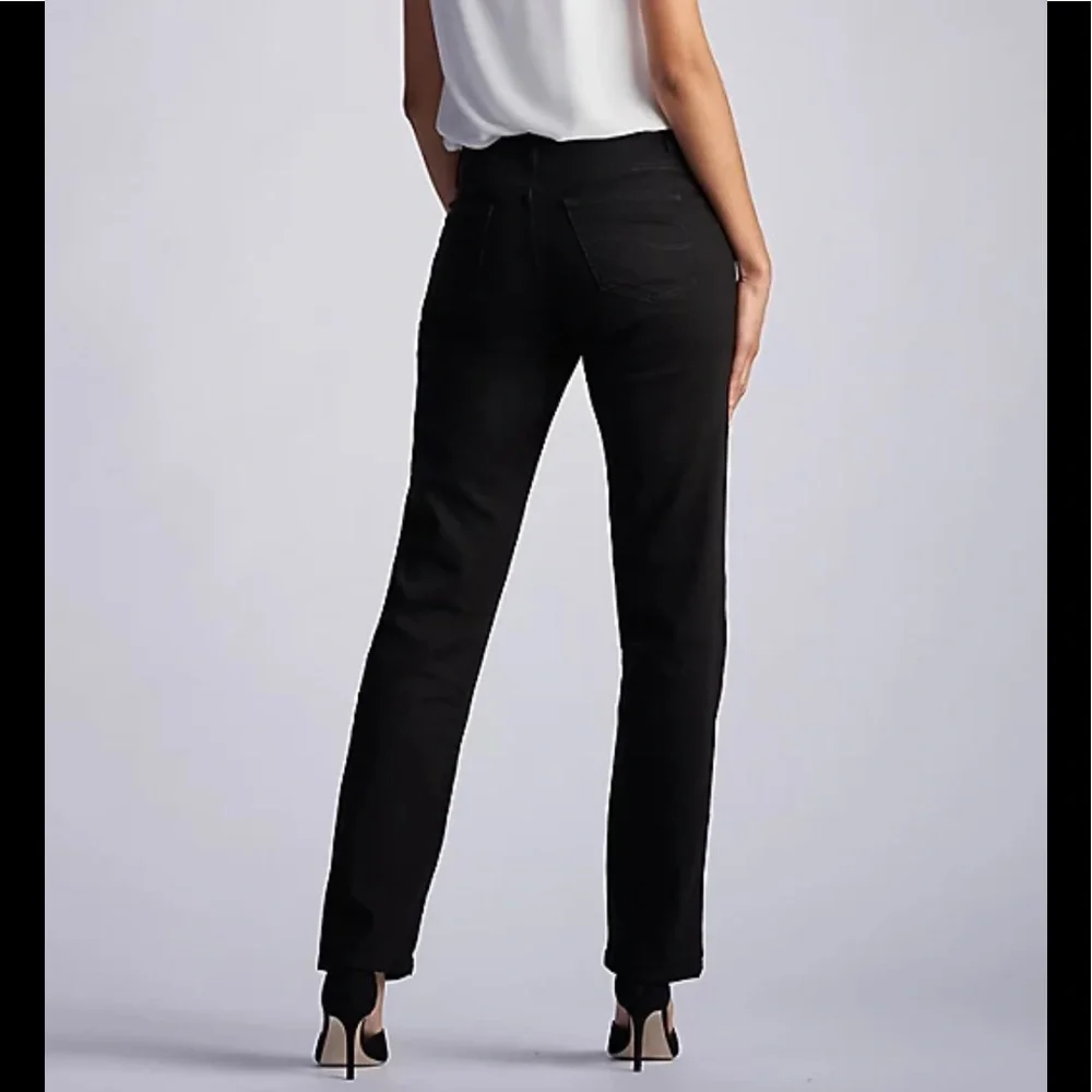 NWT Women’s Size 8 Relaxed Fit Straight Leg Mid Rise Jeans In Black - Picture 3 of 12